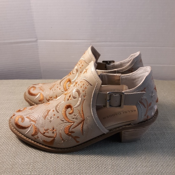 Kelsi Dagger Booties - Picture 2 of 4